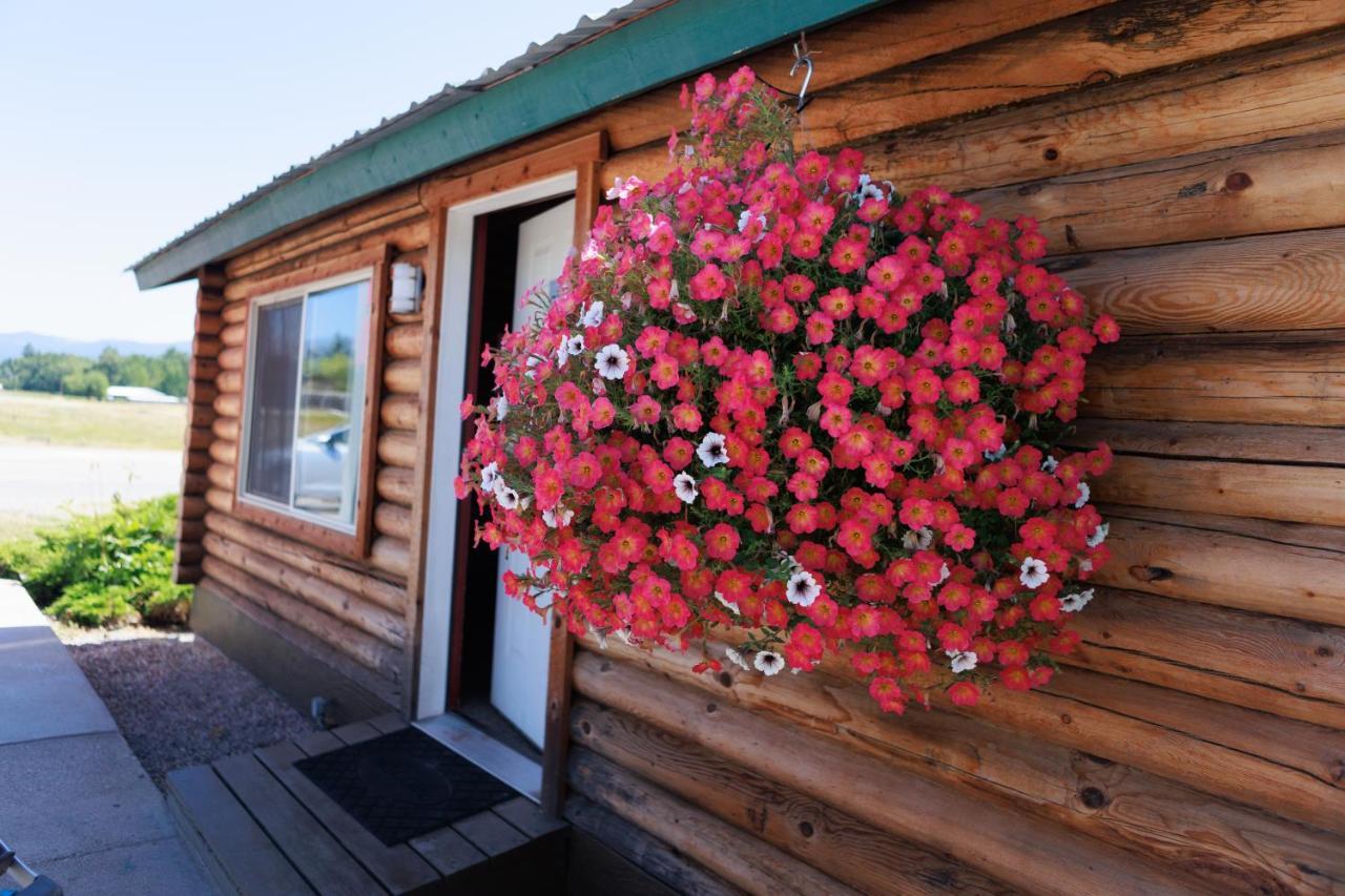 Big Medicine Cabins Saint Ignatius Екстериор снимка